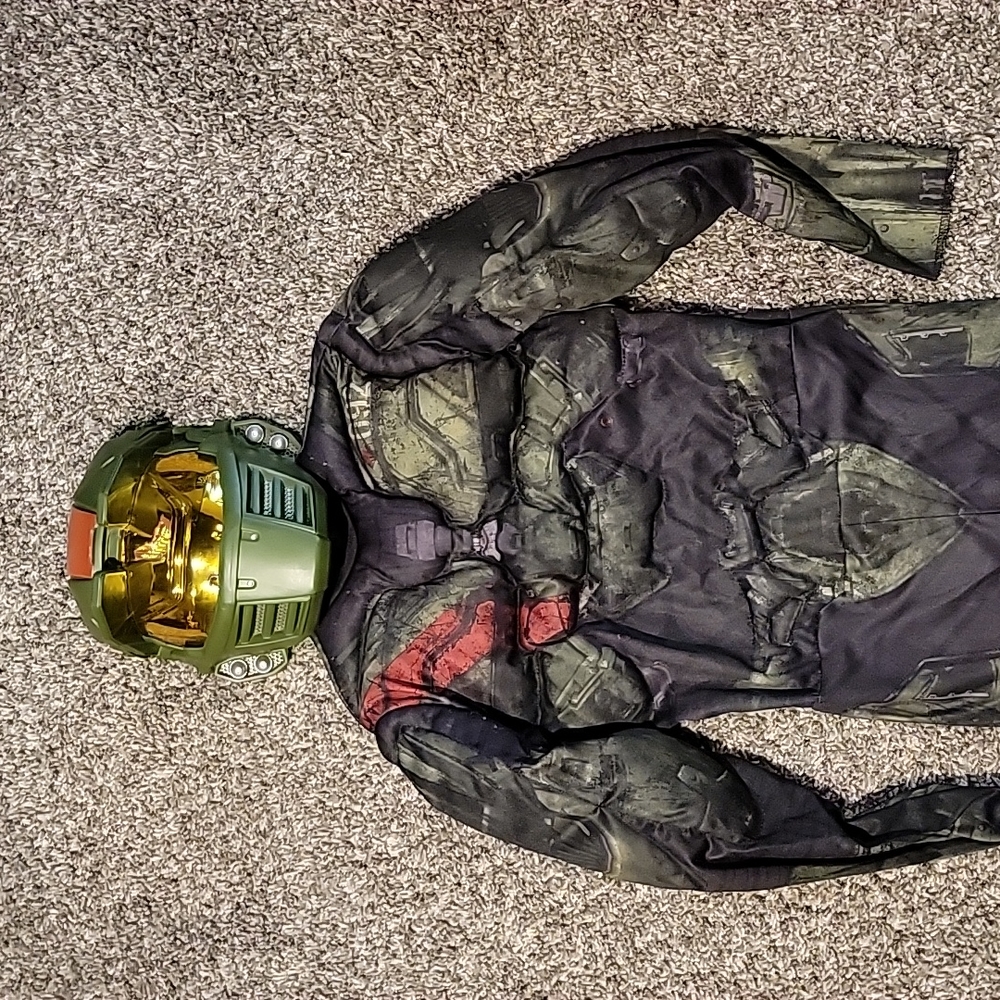 Halo Master Chief costume boys size medium.